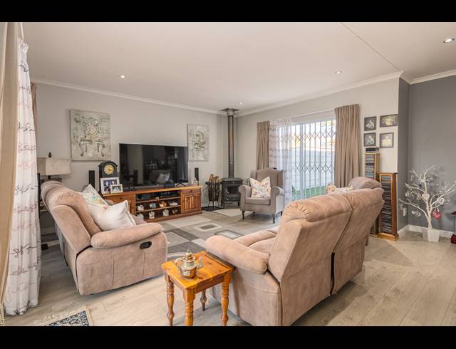 3 BEDROOM FREESTANDING SOLD IN SUNNINGDALE